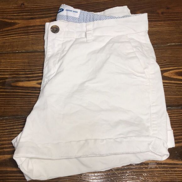 Old Navy Everyday White cuffed Shorts Size 6 - Picture 6 of 6